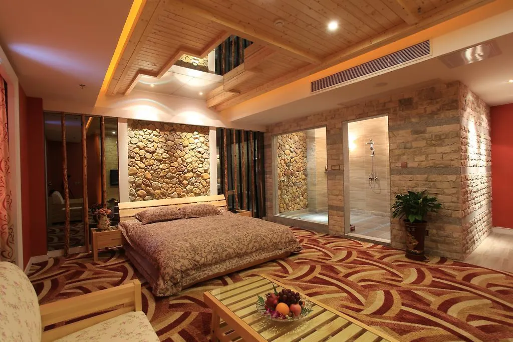 Zhuhai Rongfeng Hotel 4*,