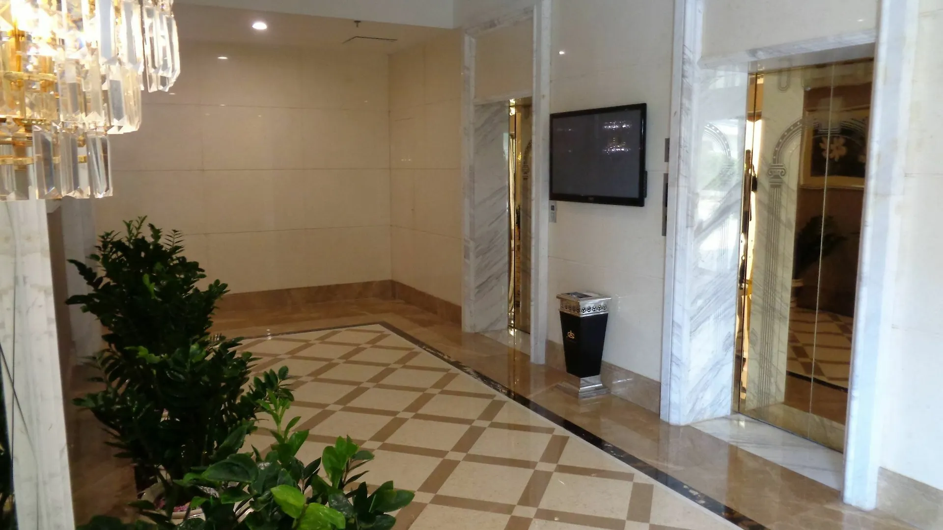 Zhuhai Rongfeng Hotel 4*,